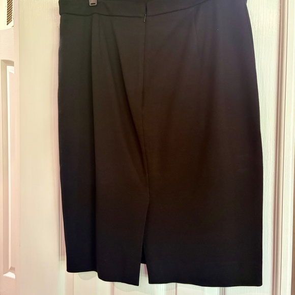 J Crew Women Pencil Skirt in 365 Crepe Black Size 8 EUC - Picture 3 of 6